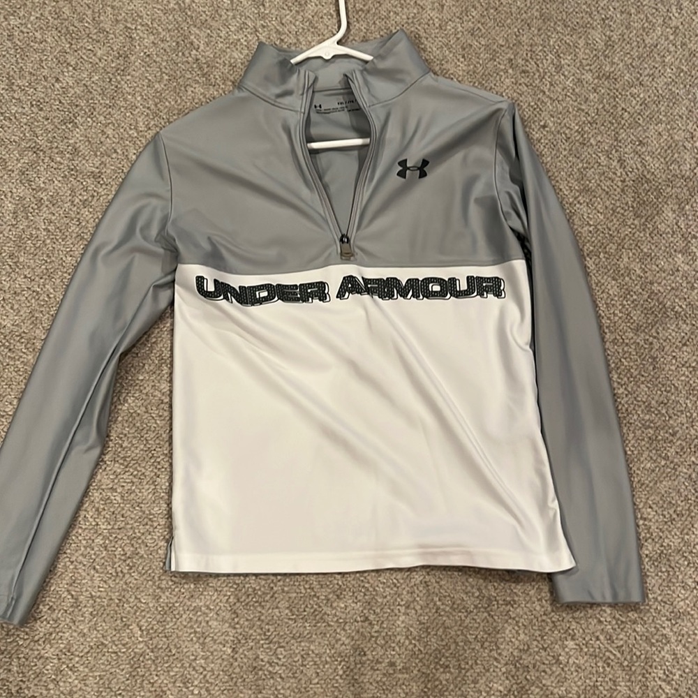 Youth Boys XL Under Armour heat gear pull over